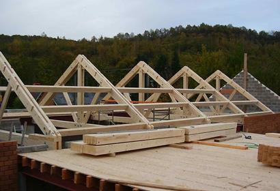 Machining  of wooden roof trusses