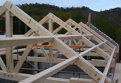 Machining  of wooden roof trusses