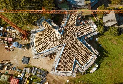 ©Gregory Halliday - Usinage de charpentes en bois