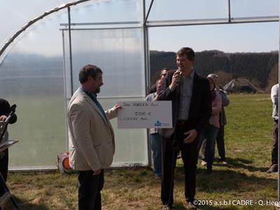 The apiary's opening - Handing over the cheque